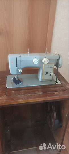Швейная машина Чайка 142м