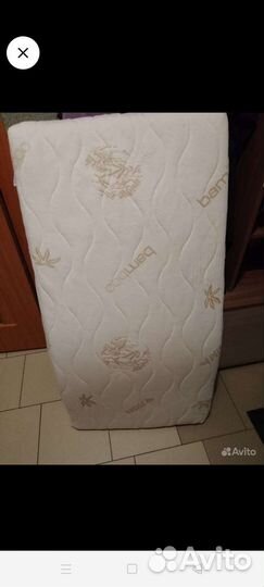 Детская кроватка с маятником и ящиком