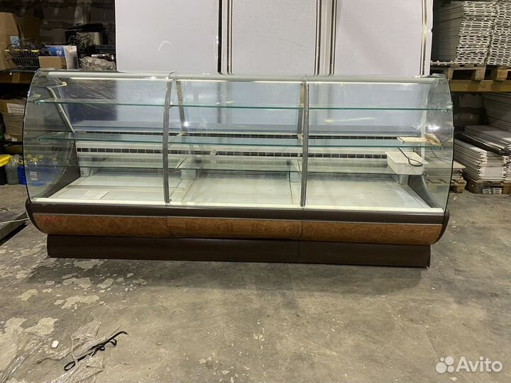 Витрины 3х метровые, 4 шт