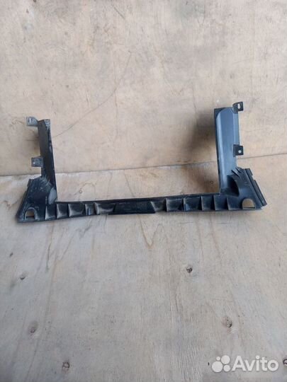 Дефлектор радиатора Renault Logan