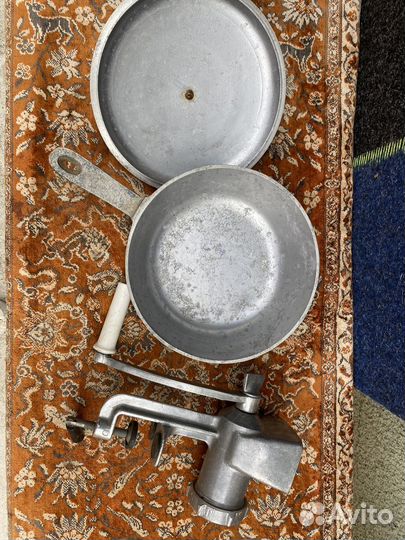 Кастрюли 25 л, бидон 3л, сковорода,мясорубка СССР