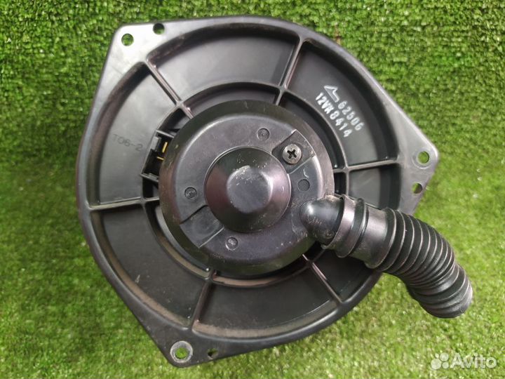 Моторчик отопителя Nissan Bluebird