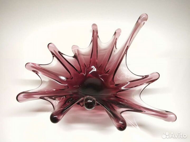 Ваза необычной формы, украшение интерьера