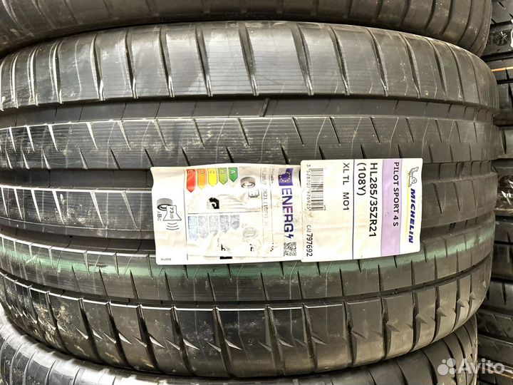 Michelin Pilot Sport 4 S 255/40 R21 и 285/35 R21