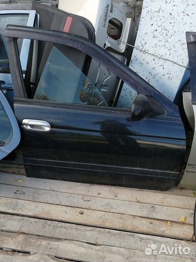 Дверь передняя правая Nissan sunny FB15