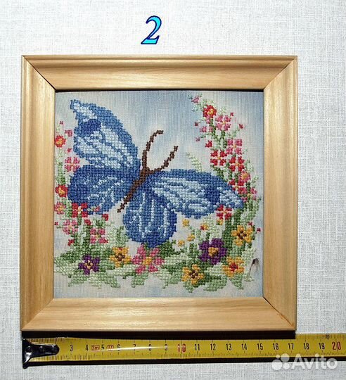 Миниатюры вышитые крестом, в деревянных рамках