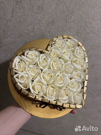 Букет из мыльных роз и шоколада