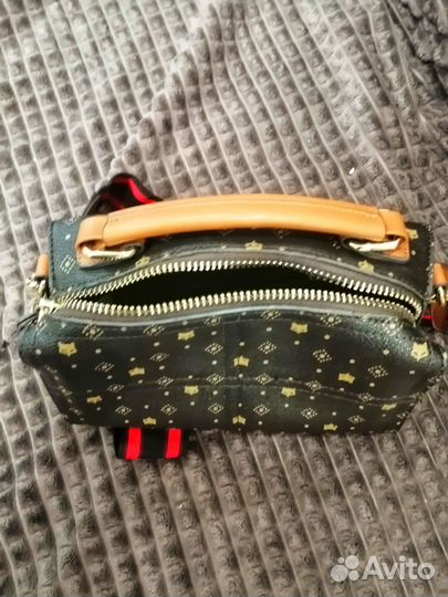 Маленькая стильная женская сумка