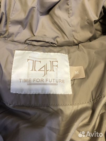 Пуховик женский размер М. Наполнитель пух