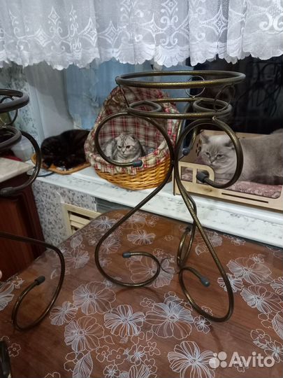 Подставка для цветов напольная металлическая
