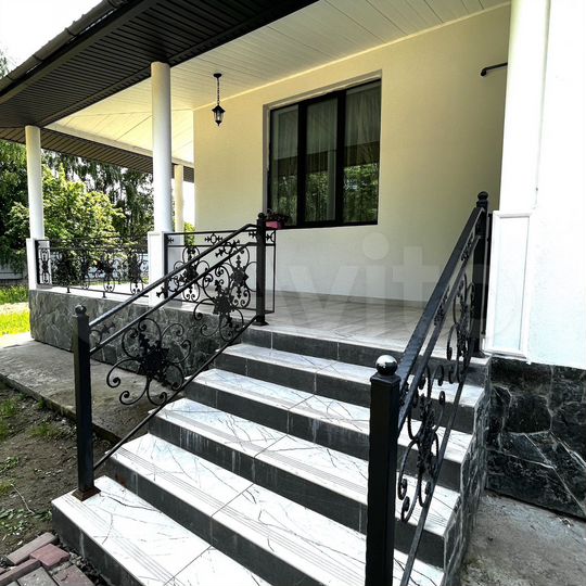 Коттедж 370 м² на участке 20 сот.