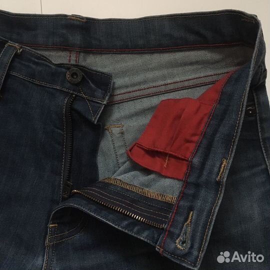 Джинсы Levis