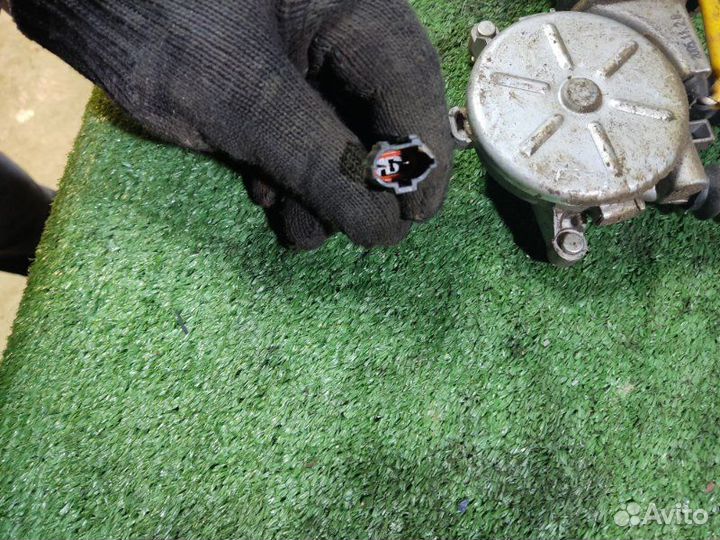 Стеклоподъемник задний левый Kia Spectra 1.6 2008