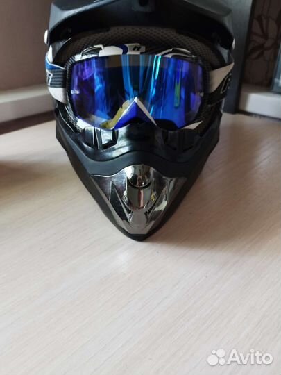 Кроссовый шлем