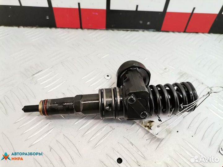Форсунка Volkswagen Golf 4 2006 038130073AG