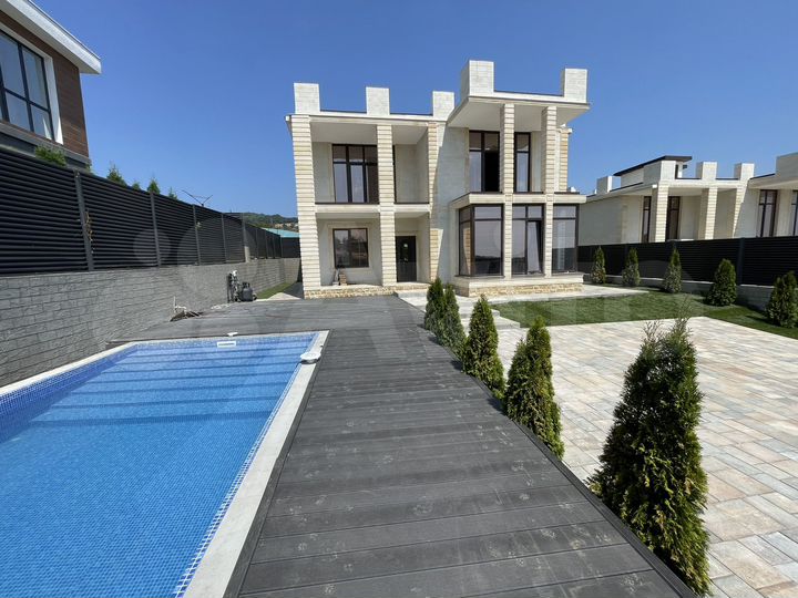 Коттедж 185 м² на участке 5 сот.