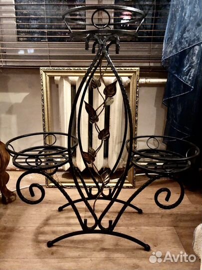 Подставка для цветов кованная