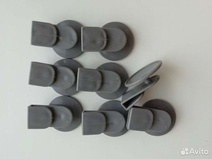 Пластиковые крючки