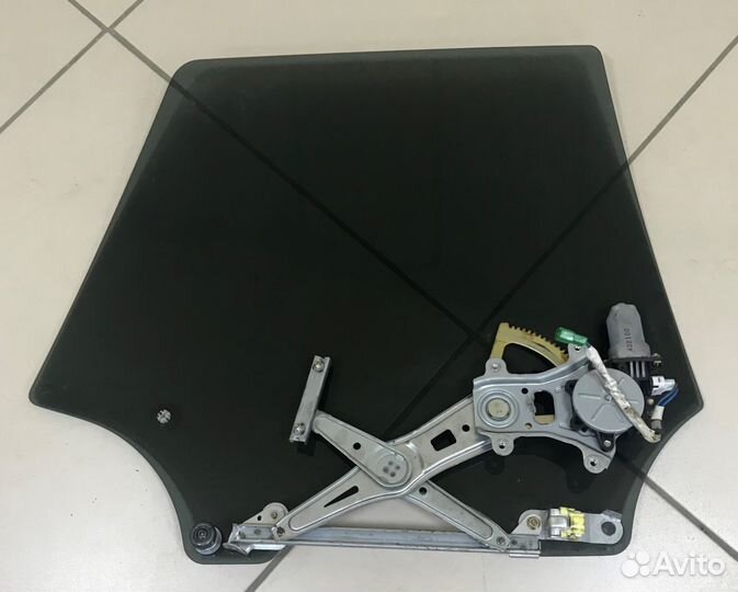 Стекло задней левой двери на Subaru Outback B13