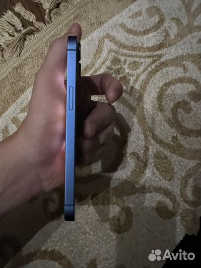 Телефон iPhone13