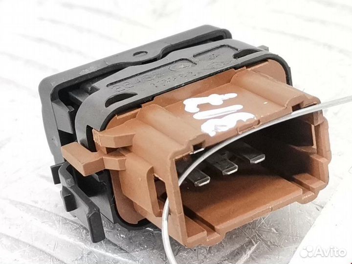 Кнопка обогрева заднего стекла Renault Master