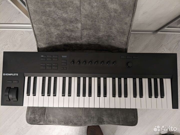 Native instruments komplete kontrol a49