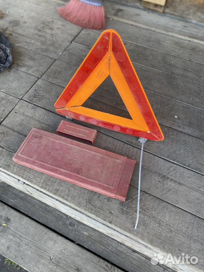Продается знак аварийный