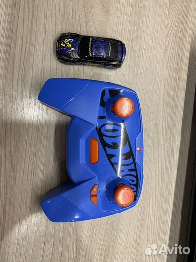 Машинка на пульте управления