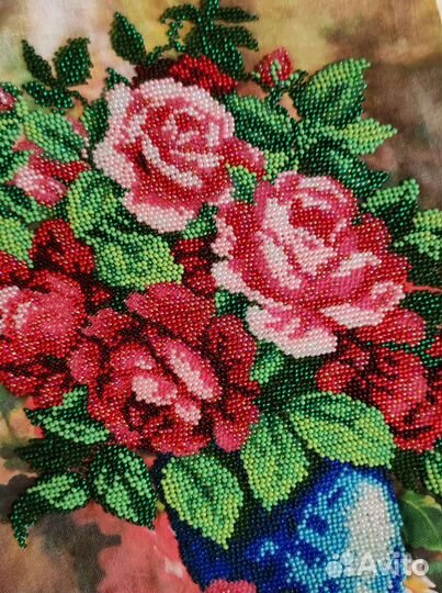 Картина, вышитая вручную бисером