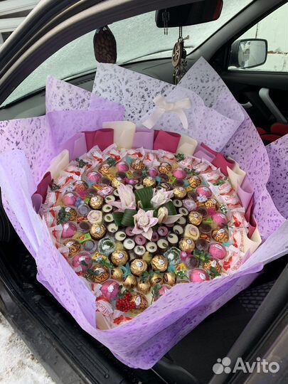 Вкусный букет из конфет