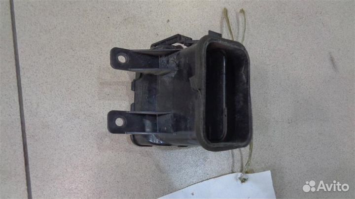 Дефлектор воздушный левый Nissan Presea 1995-2000