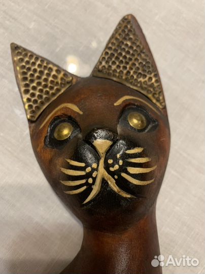 Статуэтки кошечек из дерева