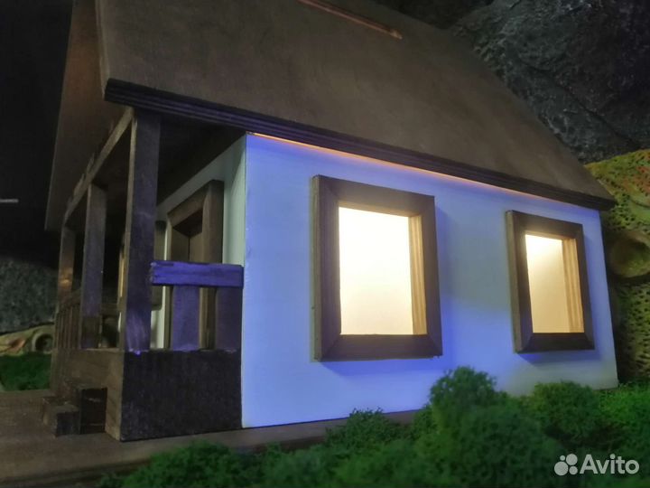 Домик-ночник, сундучек (для свадебных конвертов.)