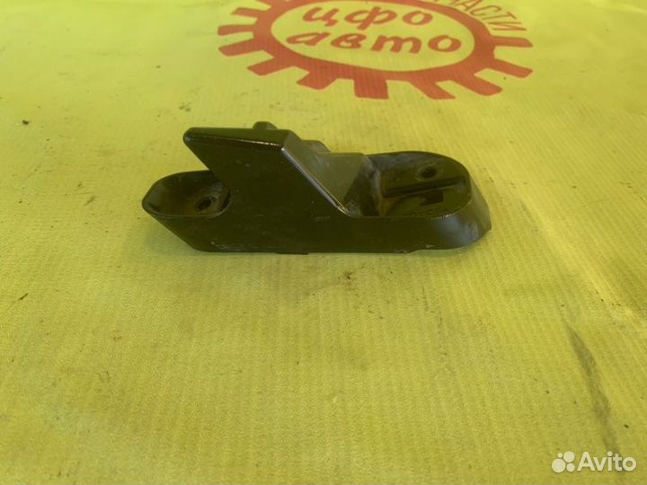 Крепление фары переднее левое Toyota Land Cruiser