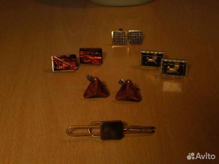 Запонки, значки