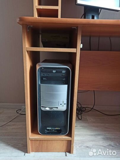 Компьютерный стол