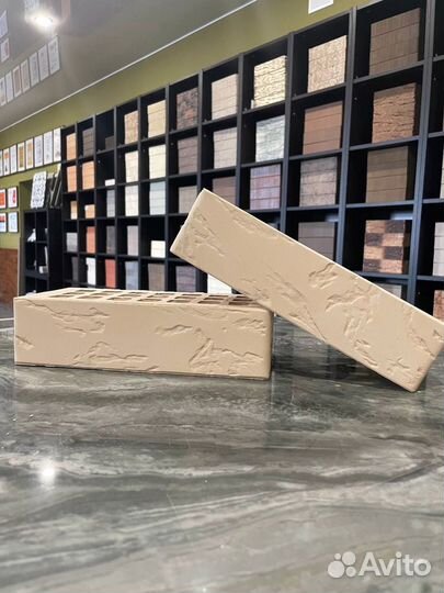 Лицевой кирпич белый рустик жкз