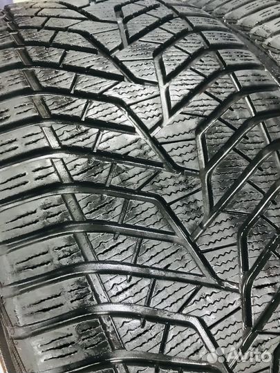 Yokohama BluEarth Winter V905 275/40 R21 и 315/35 R21