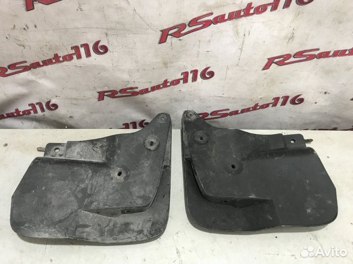 Брызговик передний левый Toyota Land Cruiser 200