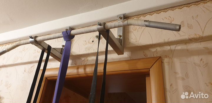 Турник настенный