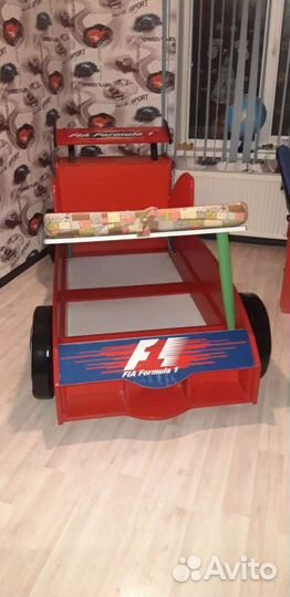 Детская кровать машина