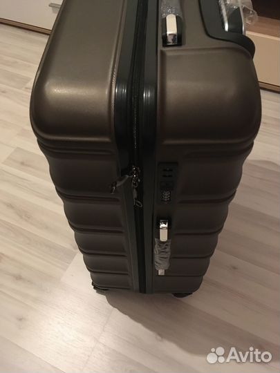 Чемодан большой на колесах Ударопрочный (My bag)