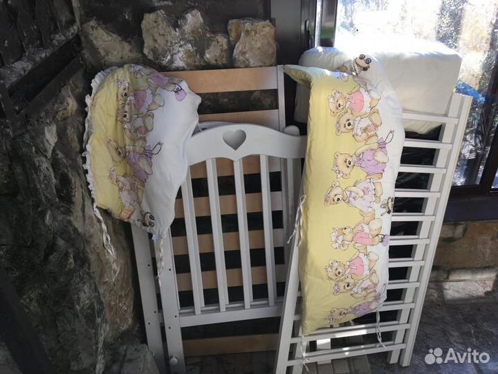 Детская кроватка с матрасом и бортиками