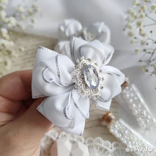 Белые бантики