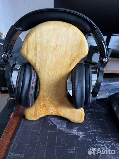 Подставка для наушников