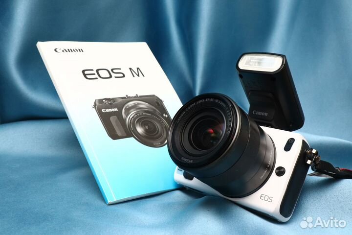 Canon EOS M + штатный 18-55 IS STM + вспышка