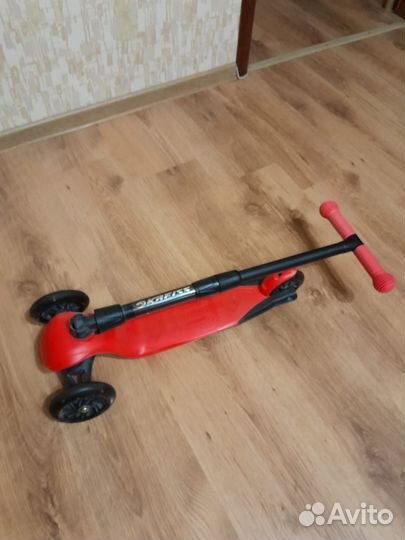 Продается самокат трёхколёсный