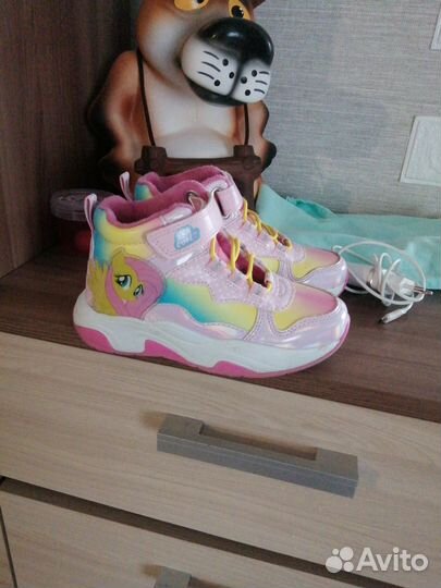 Продам ботинки новые