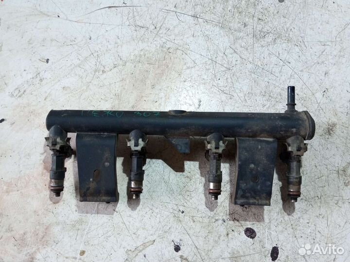 Рампа с форсунками Peugeot 307