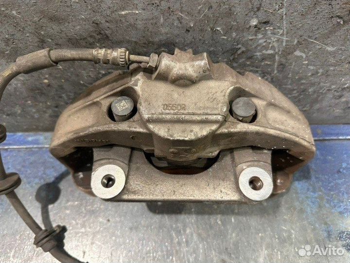 Суппорт передний правый Bmw 5 F10 N55B30A 3.0T